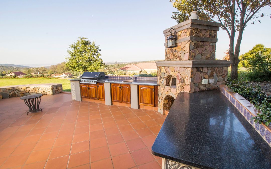 3 Excellent Reasons To Invest In An Outdoor Kitchen